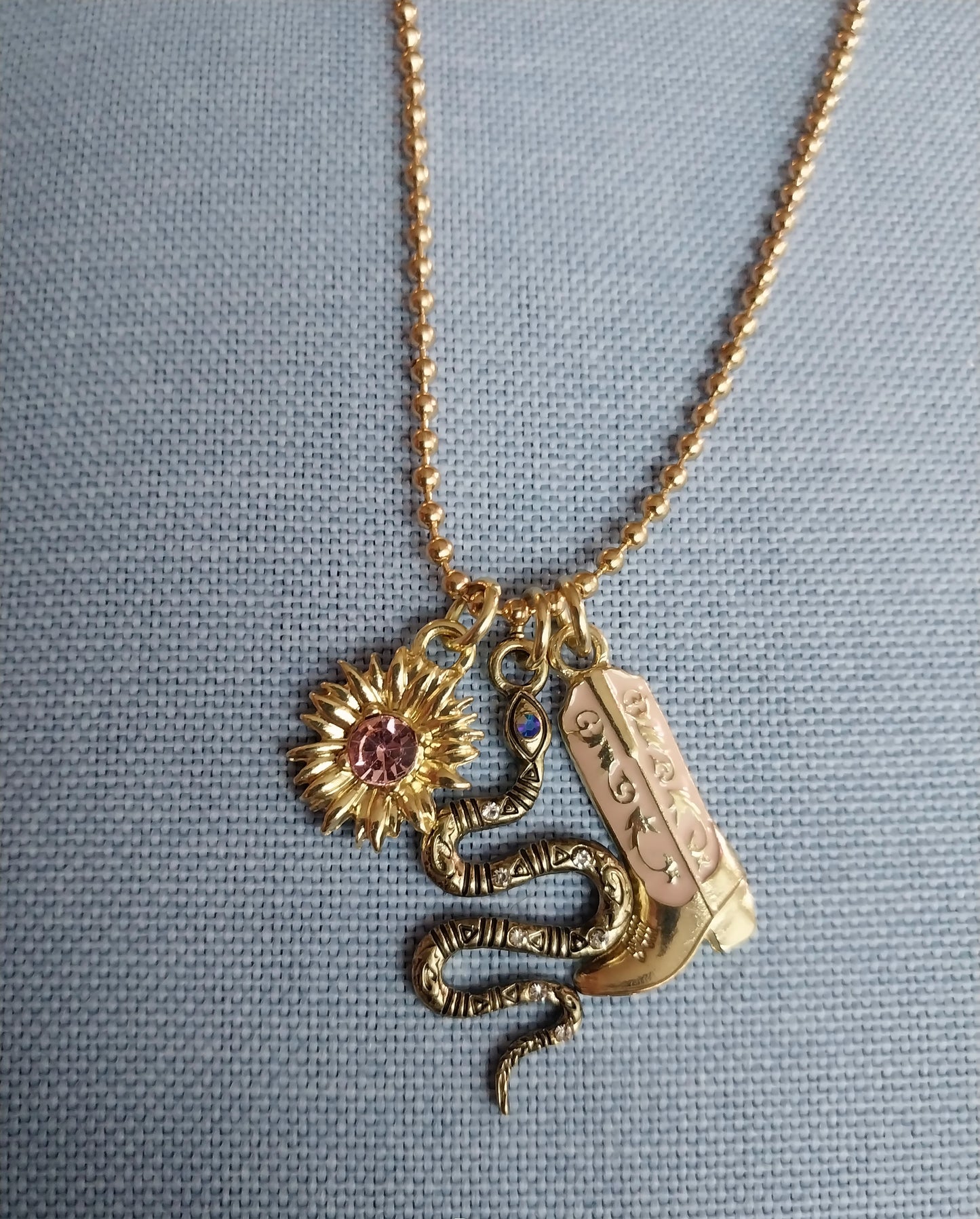 Ladies necklace